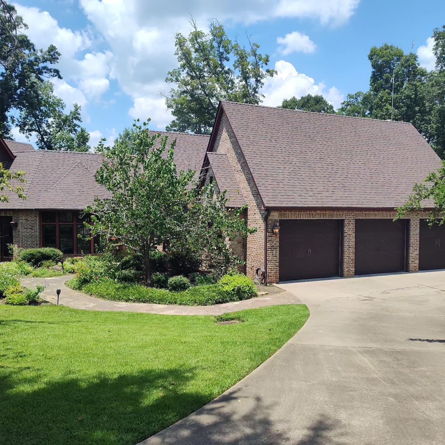 Completed architectural shingle roof on a North Texas home